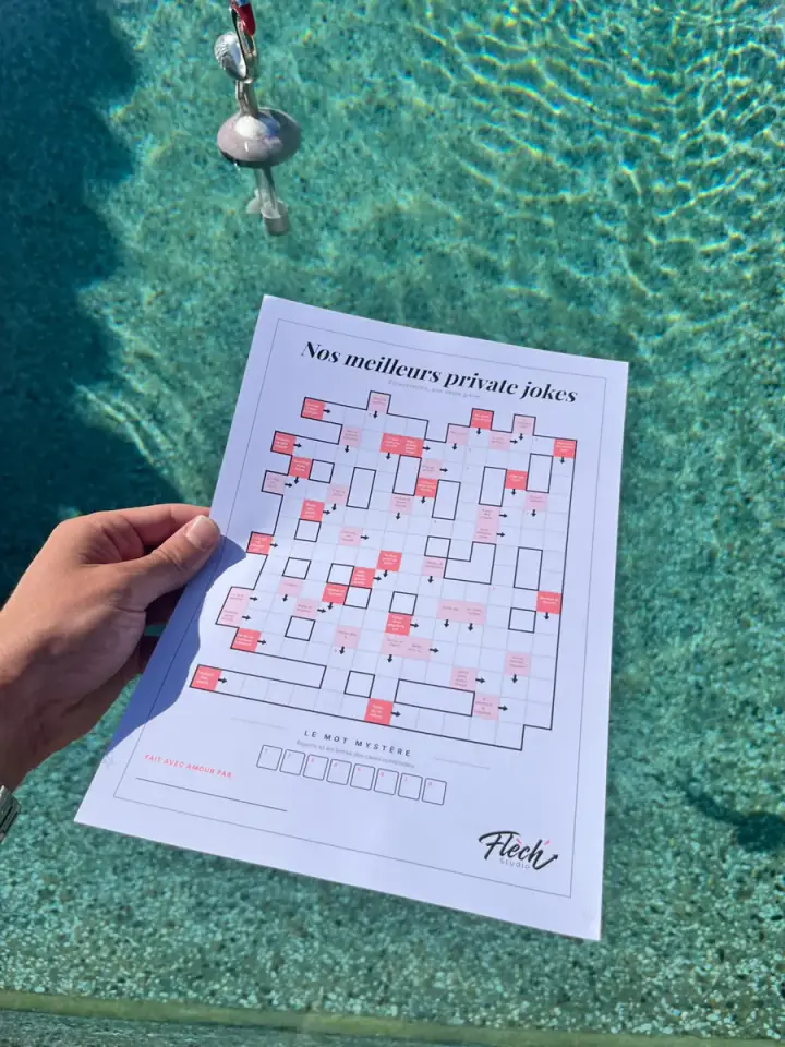 La première grille Flèch', tenue au-dessus de la piscine